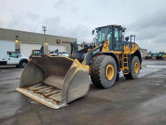 2019 John Deere 824L