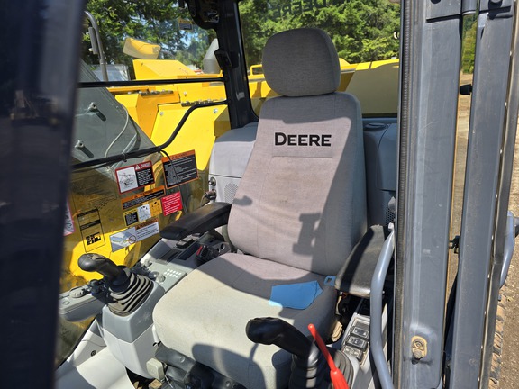 2021 John Deere 245GLC