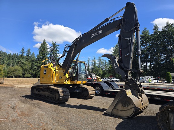 2021 John Deere 245GLC