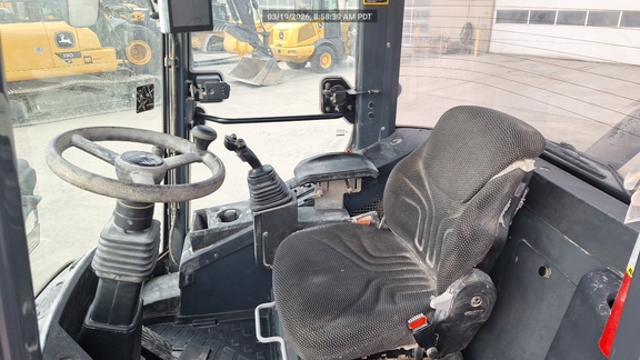 2023 John Deere 244L