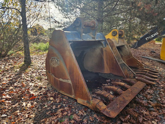 2022 John Deere 670GLC