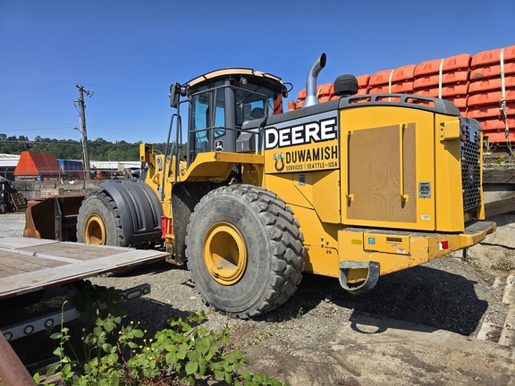 2017 John Deere 744K