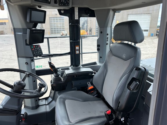 2022 John Deere 724PHL