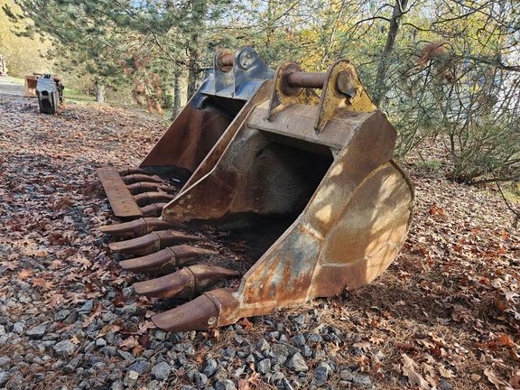 2022 John Deere 670GLC