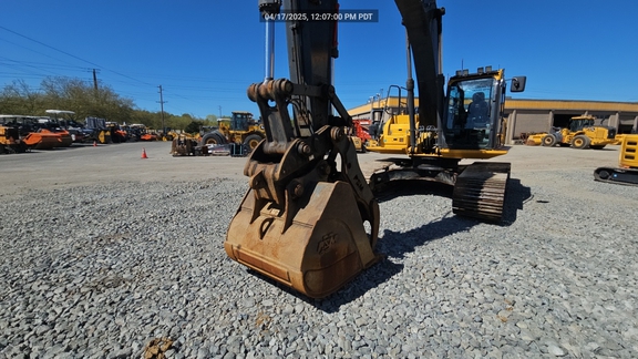 2022 John Deere 250GLC