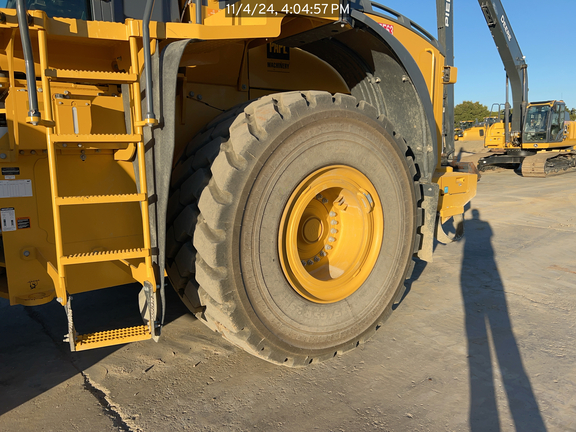 2022 John Deere 844LAH