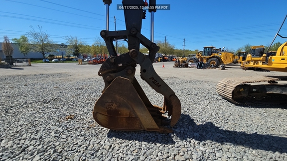 2022 John Deere 250GLC