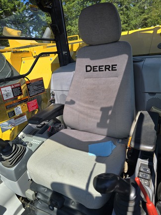 2021 John Deere 245GLC