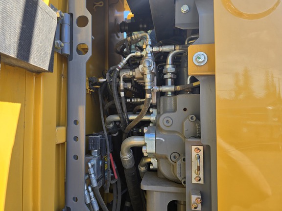 2021 John Deere 245GLC