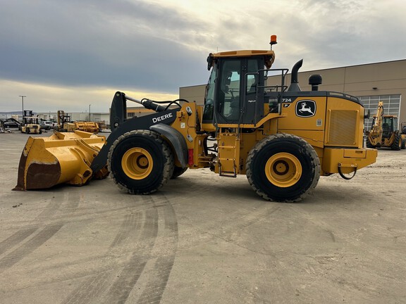 2022 John Deere 724PHL