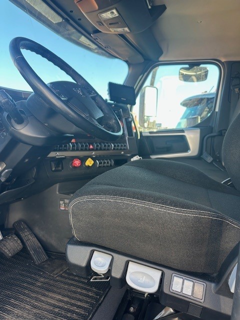 2024 Western Star T7