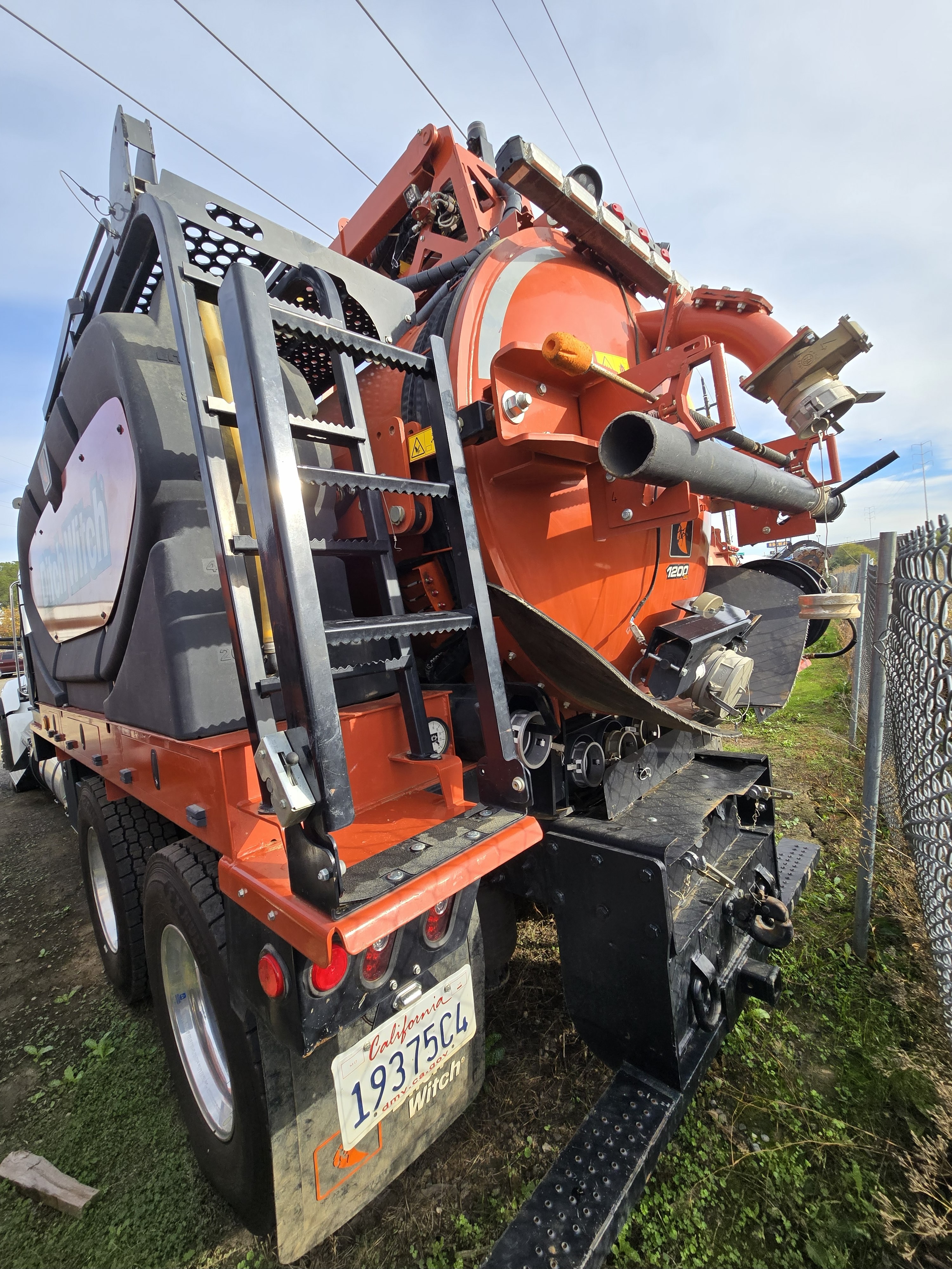 2024 Ditch Witch HXT75