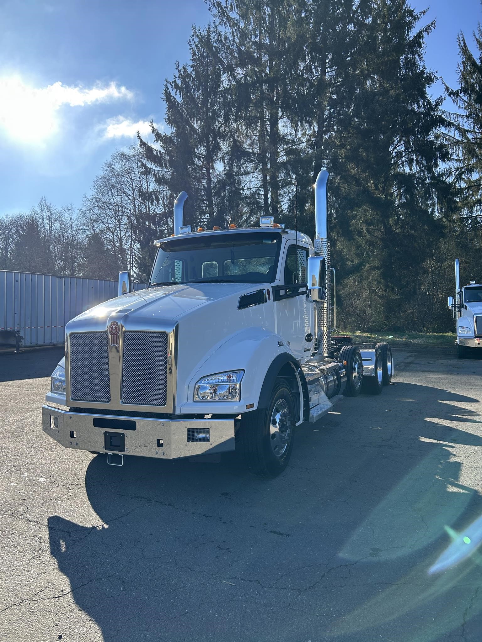 2025 Kenworth T880