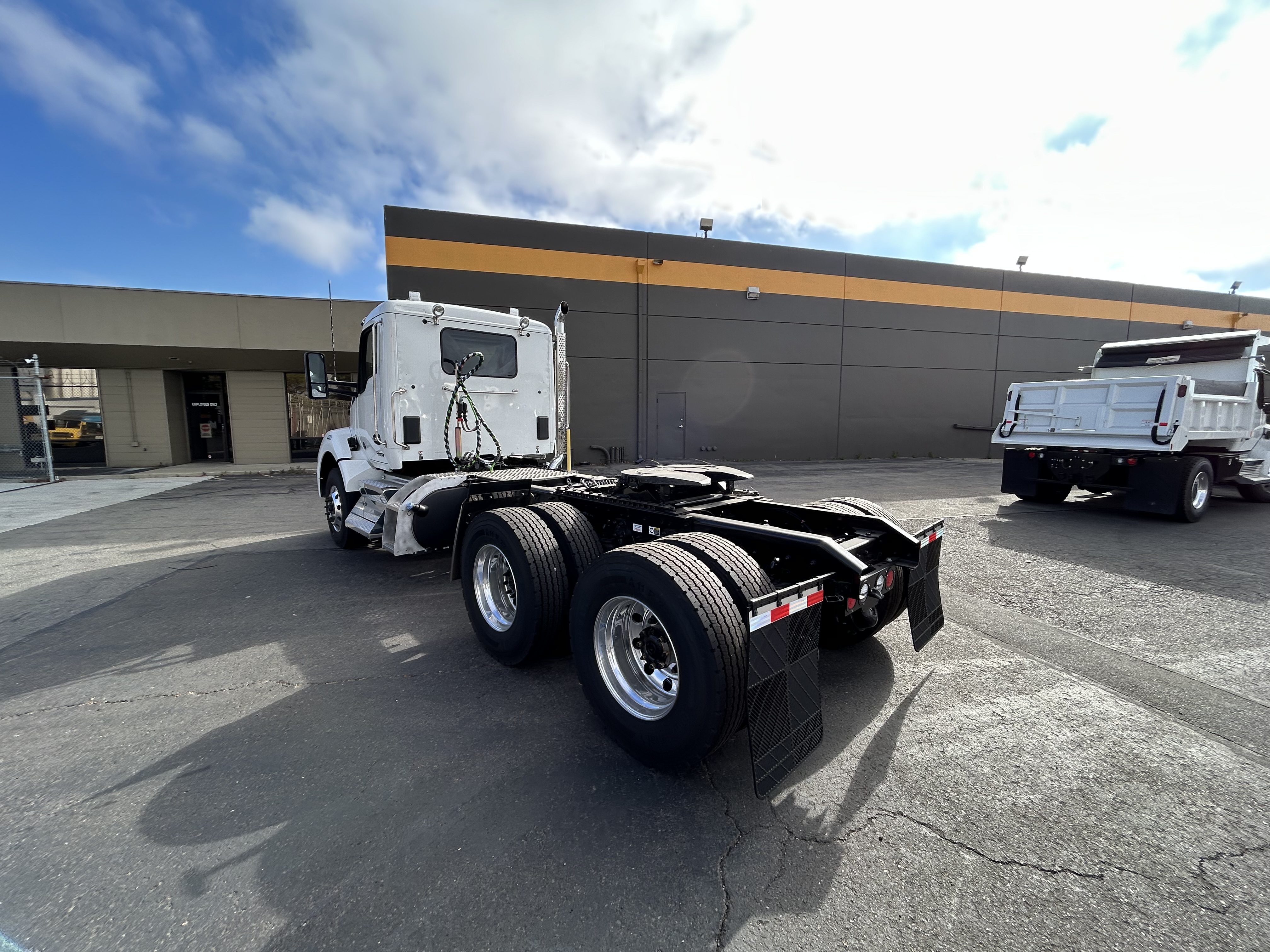 2024 Kenworth T880