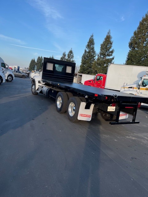 2024 Kenworth T880