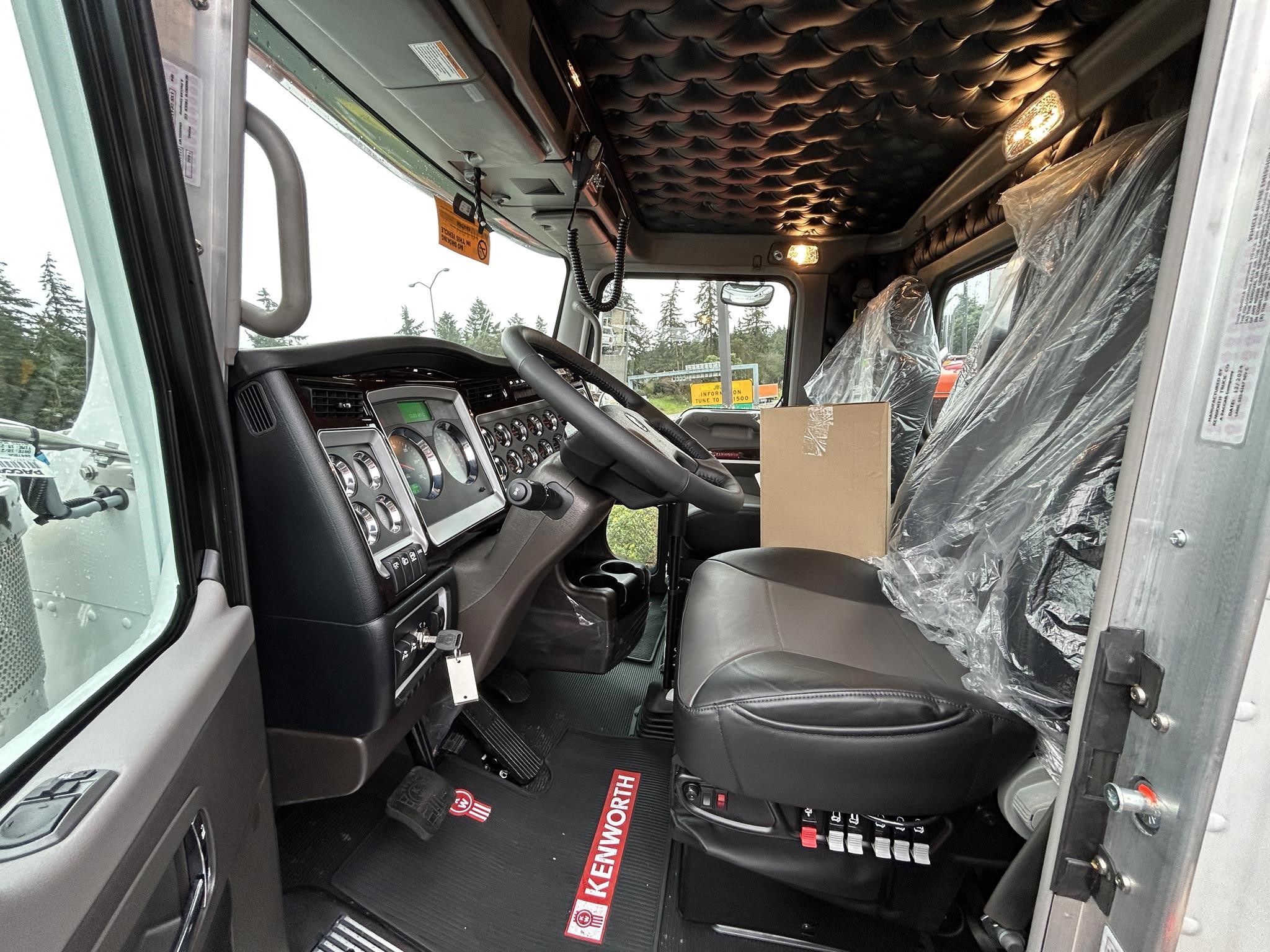 2025 Kenworth T800