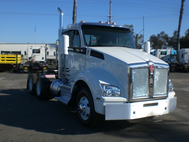2023 Kenworth T880