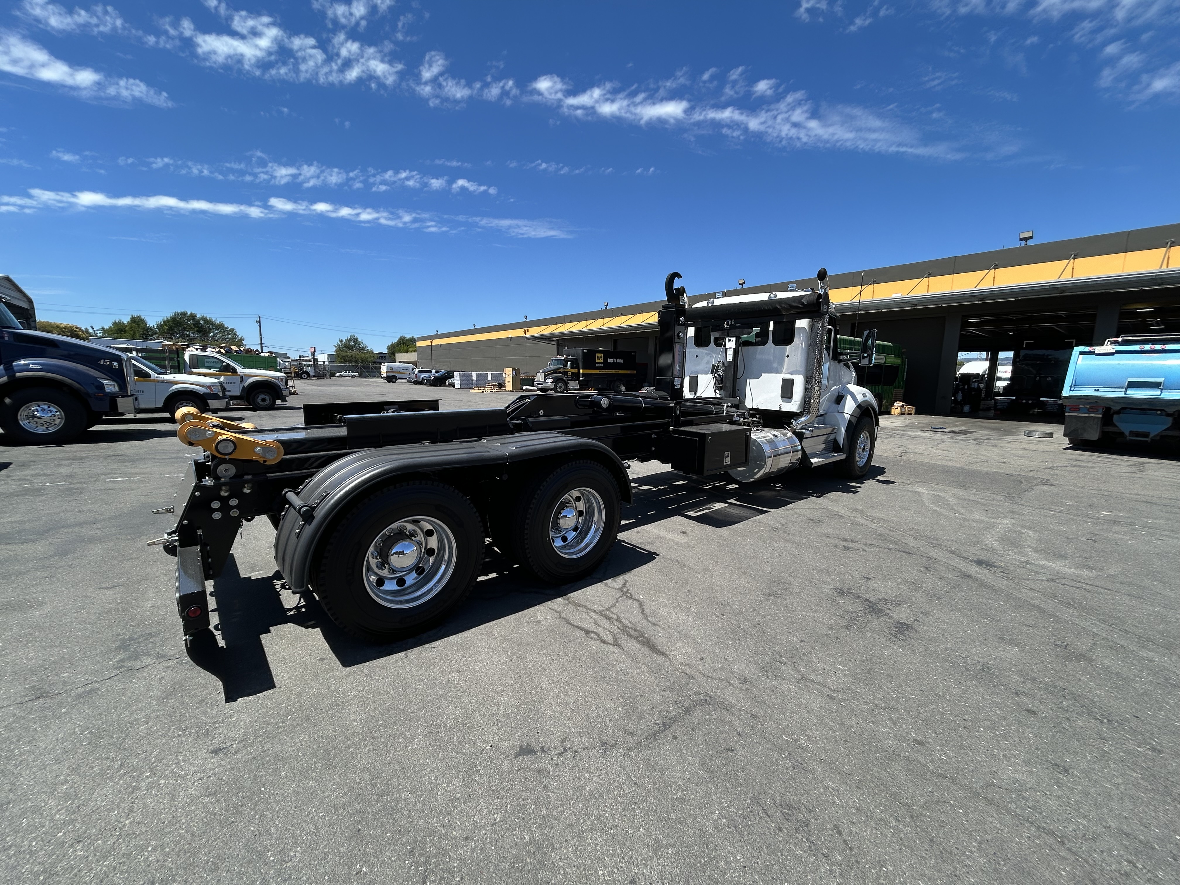 2024 Kenworth T880