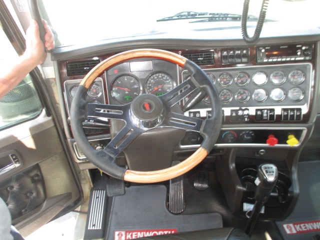 2022 Kenworth W900
