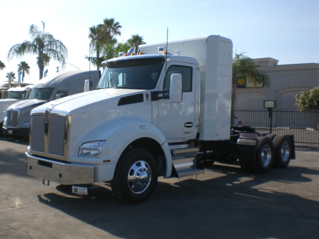 2025 Kenworth T880