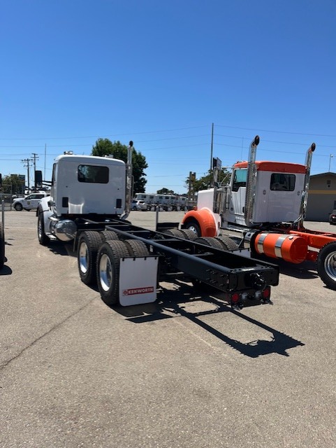 2024 Kenworth T880