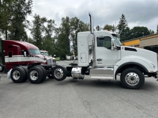 2025 Kenworth T880