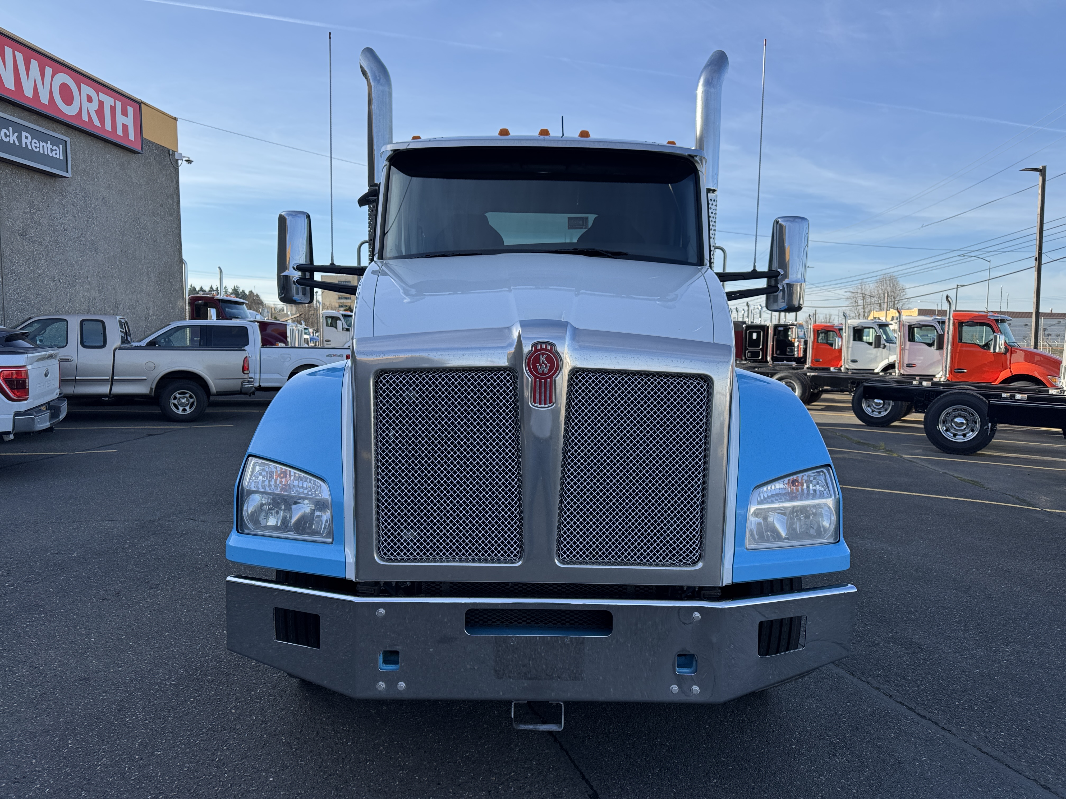 2023 Kenworth T880