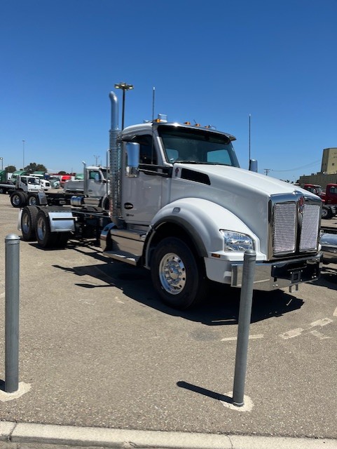 2024 Kenworth T880