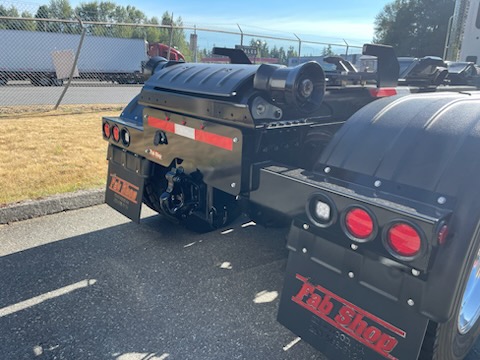 2025 Kenworth T880