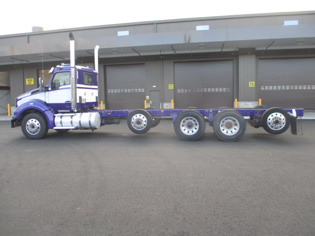 2023 Kenworth T880