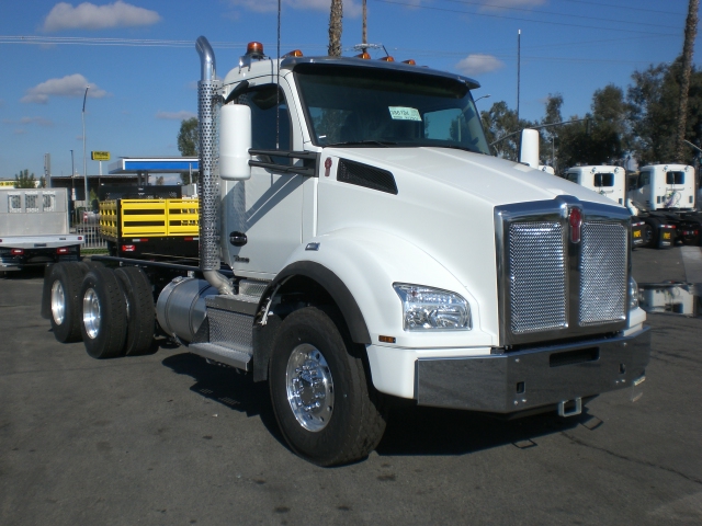 2024 Kenworth T880