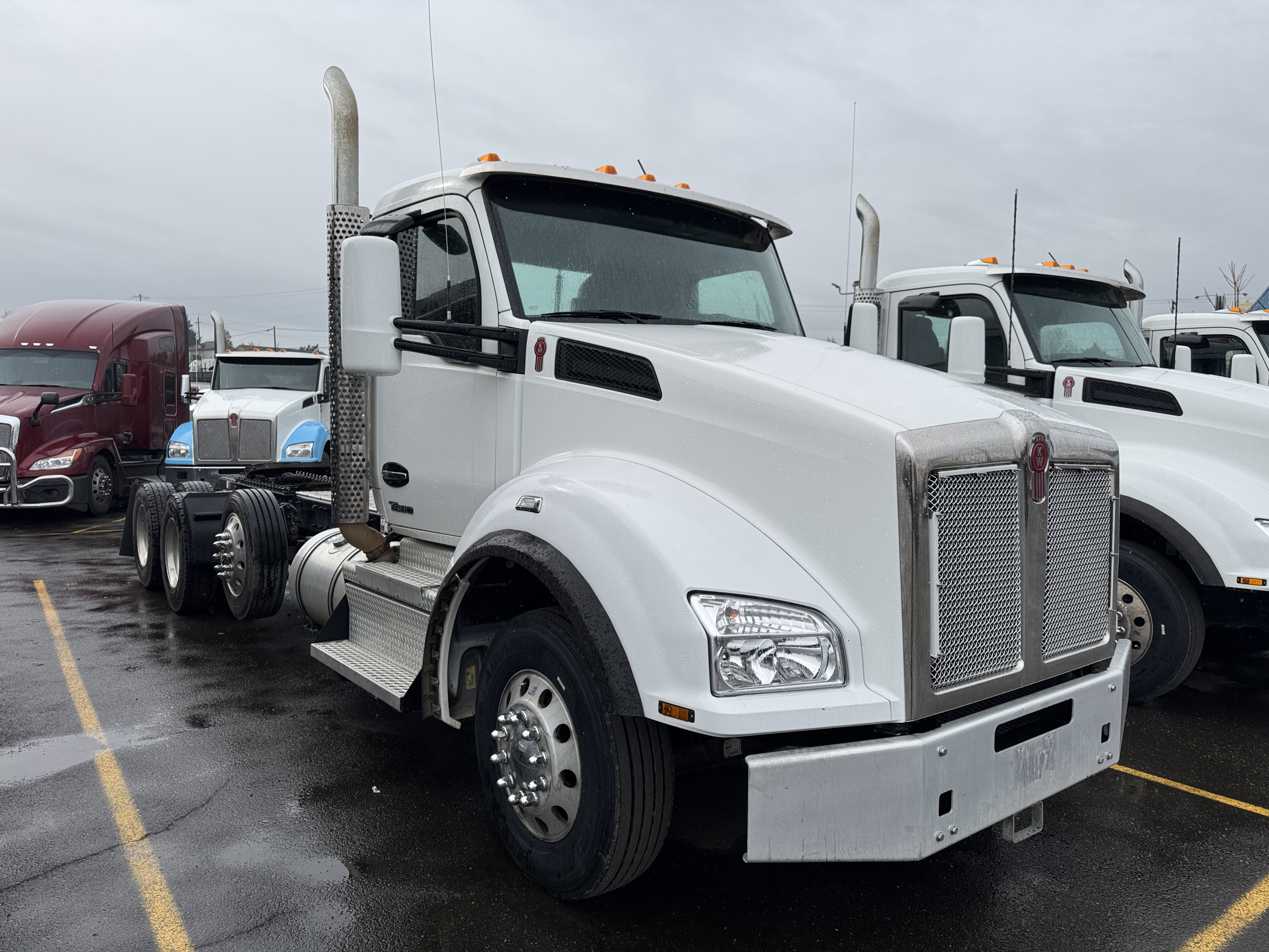 2023 Kenworth T880