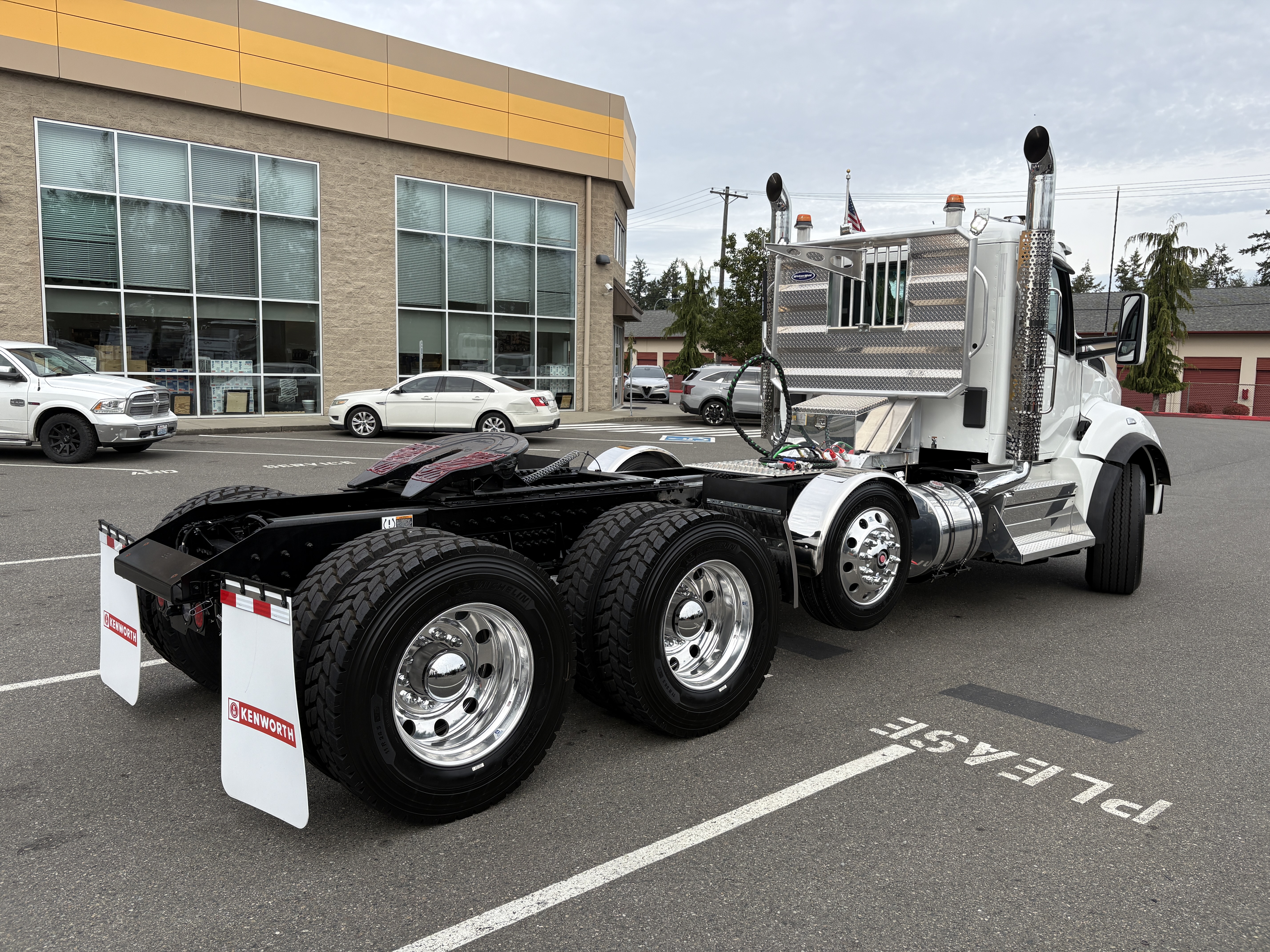 2025 Kenworth T880
