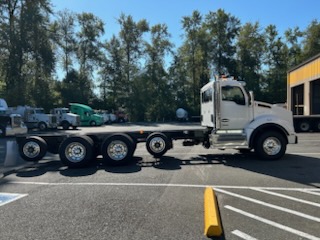 2025 Kenworth T880