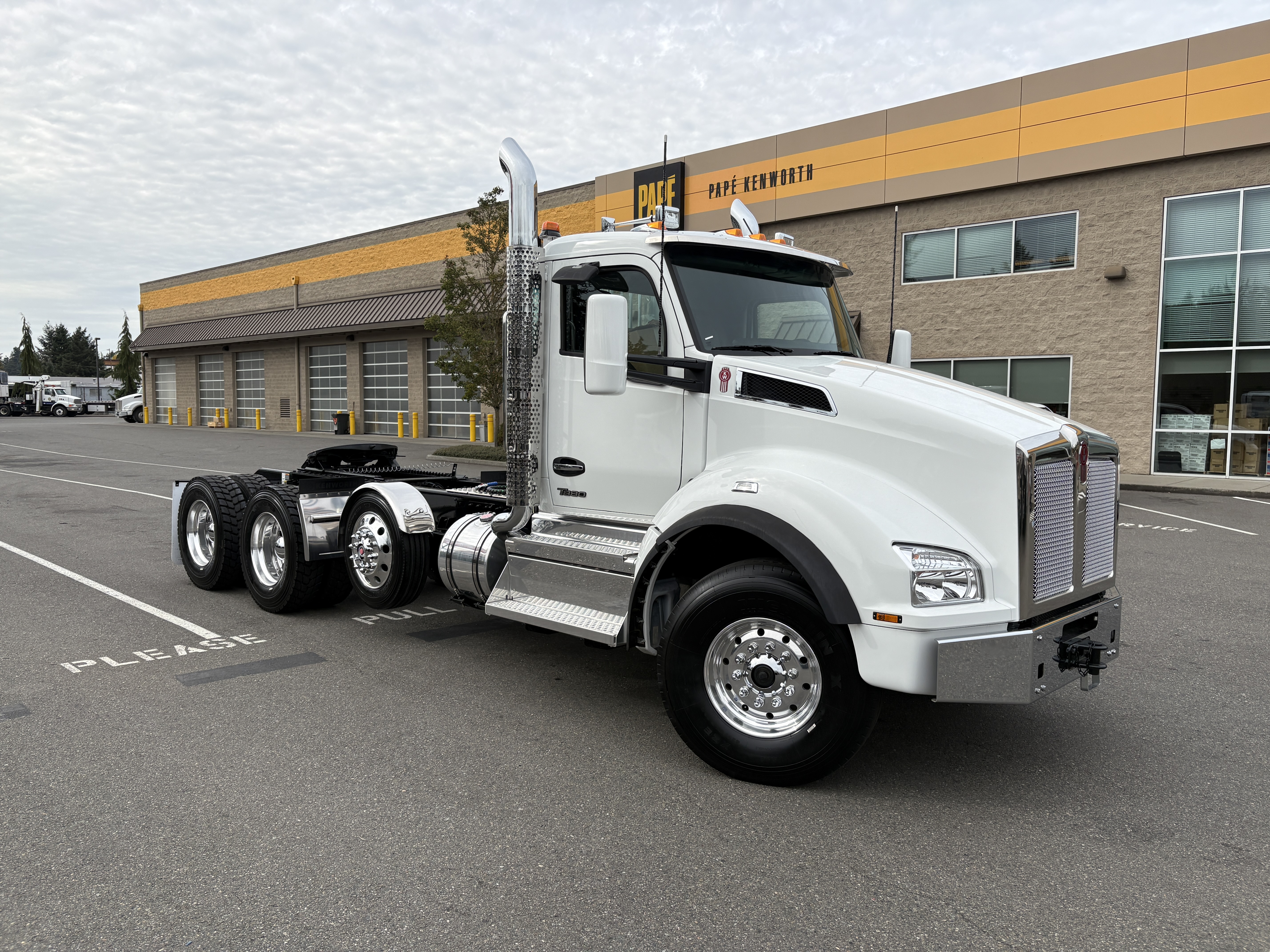 2025 Kenworth T880