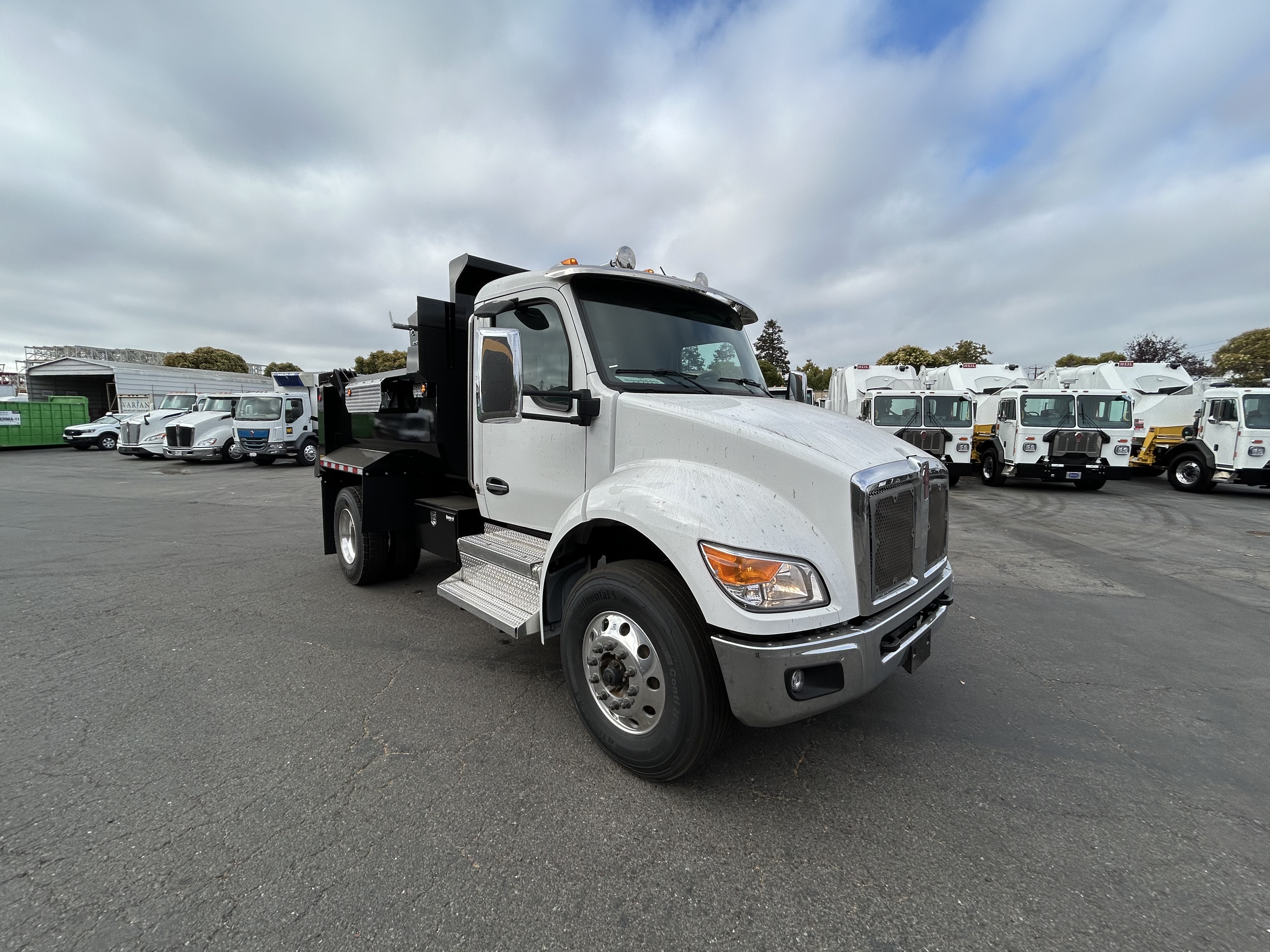 2025 Kenworth T280