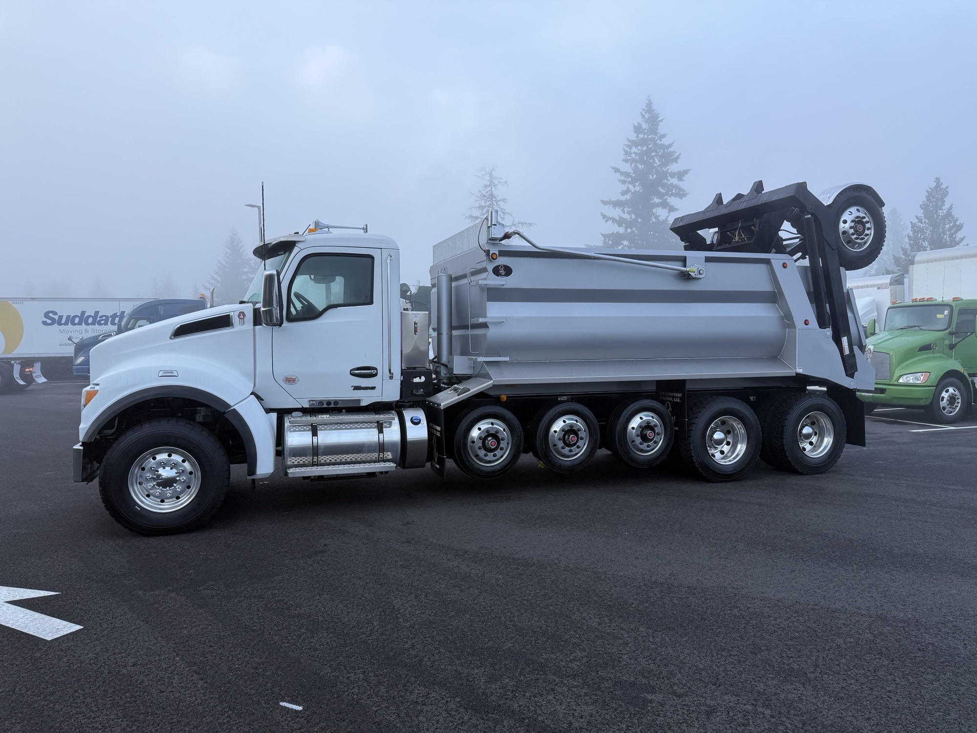 2025 Kenworth T880