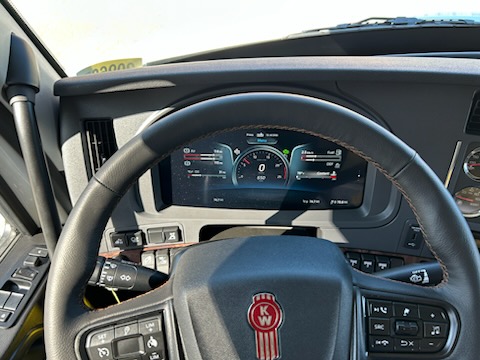 2025 Kenworth T880