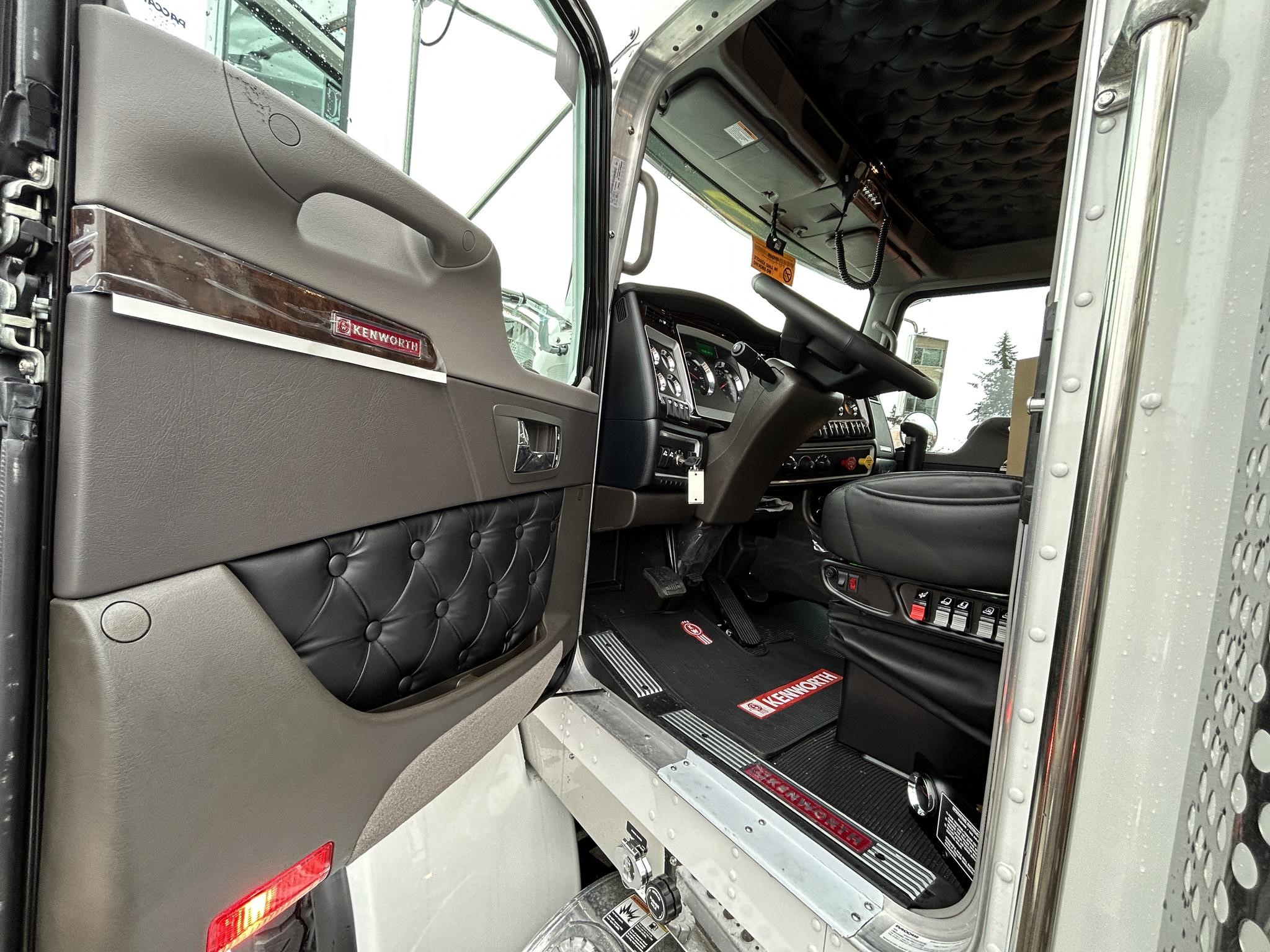 2025 Kenworth T800