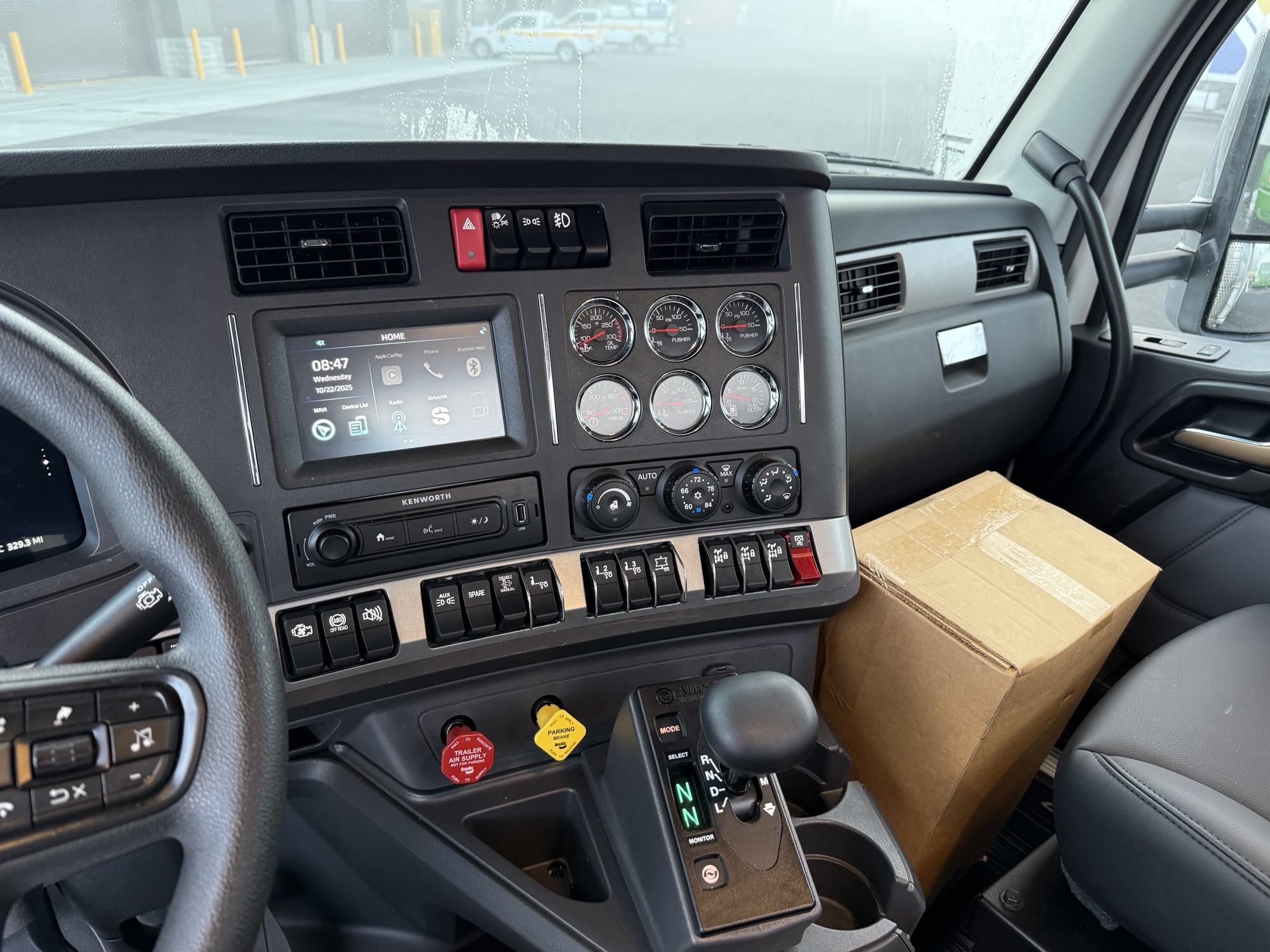 2025 Kenworth T880