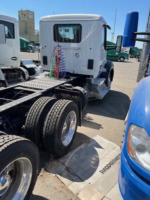 2024 Kenworth T880