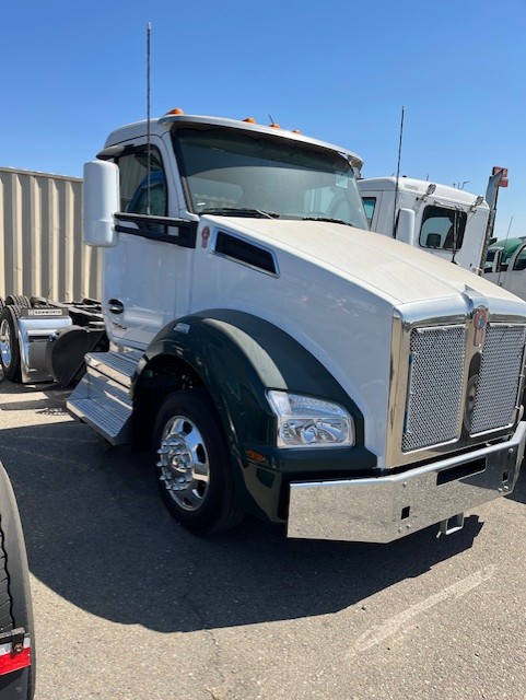 2024 Kenworth T880