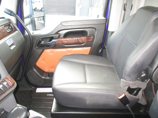 2023 Kenworth T880