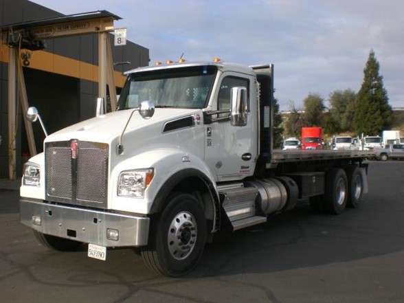 2023 Kenworth T880