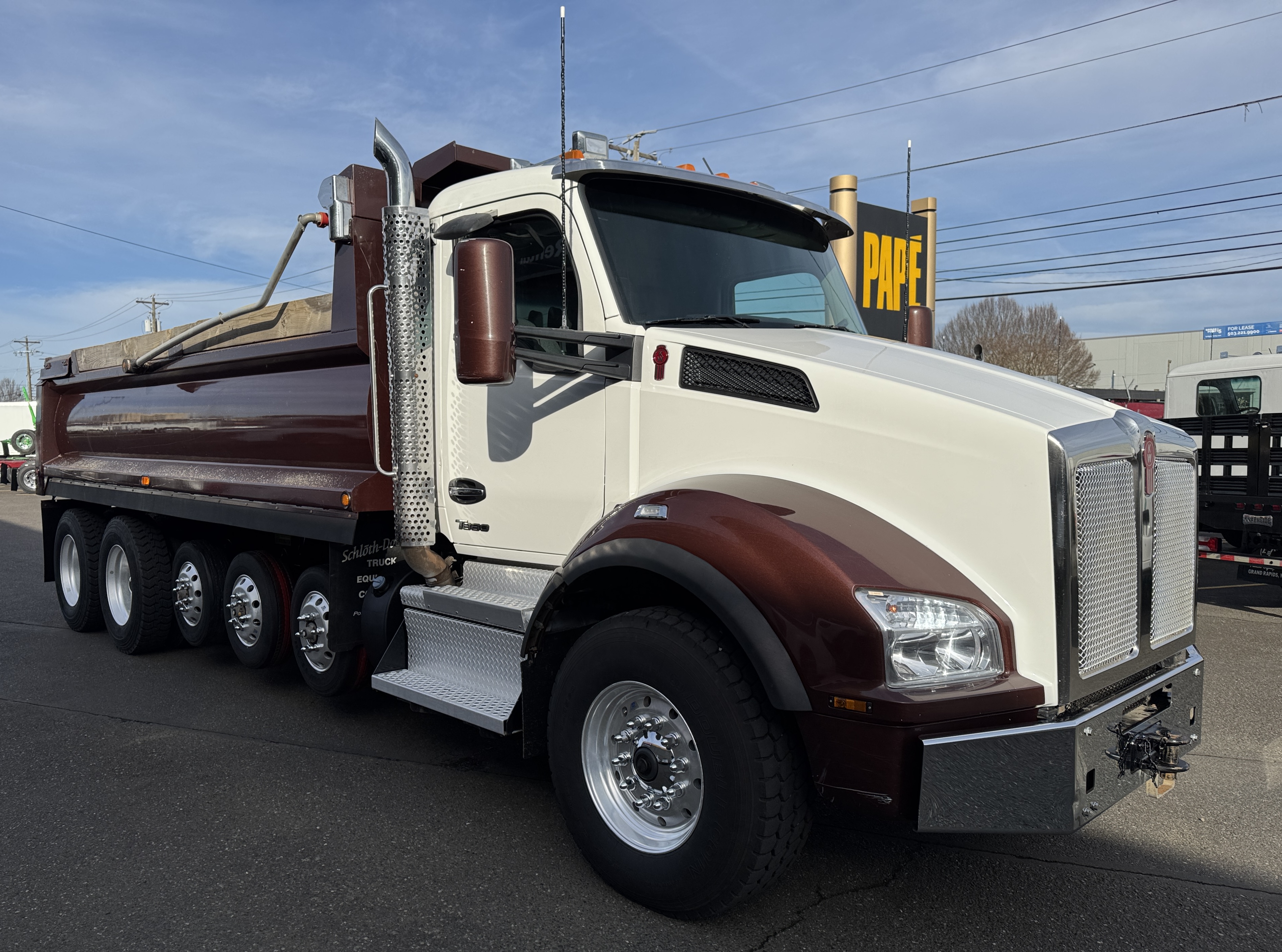 2023 Kenworth T880
