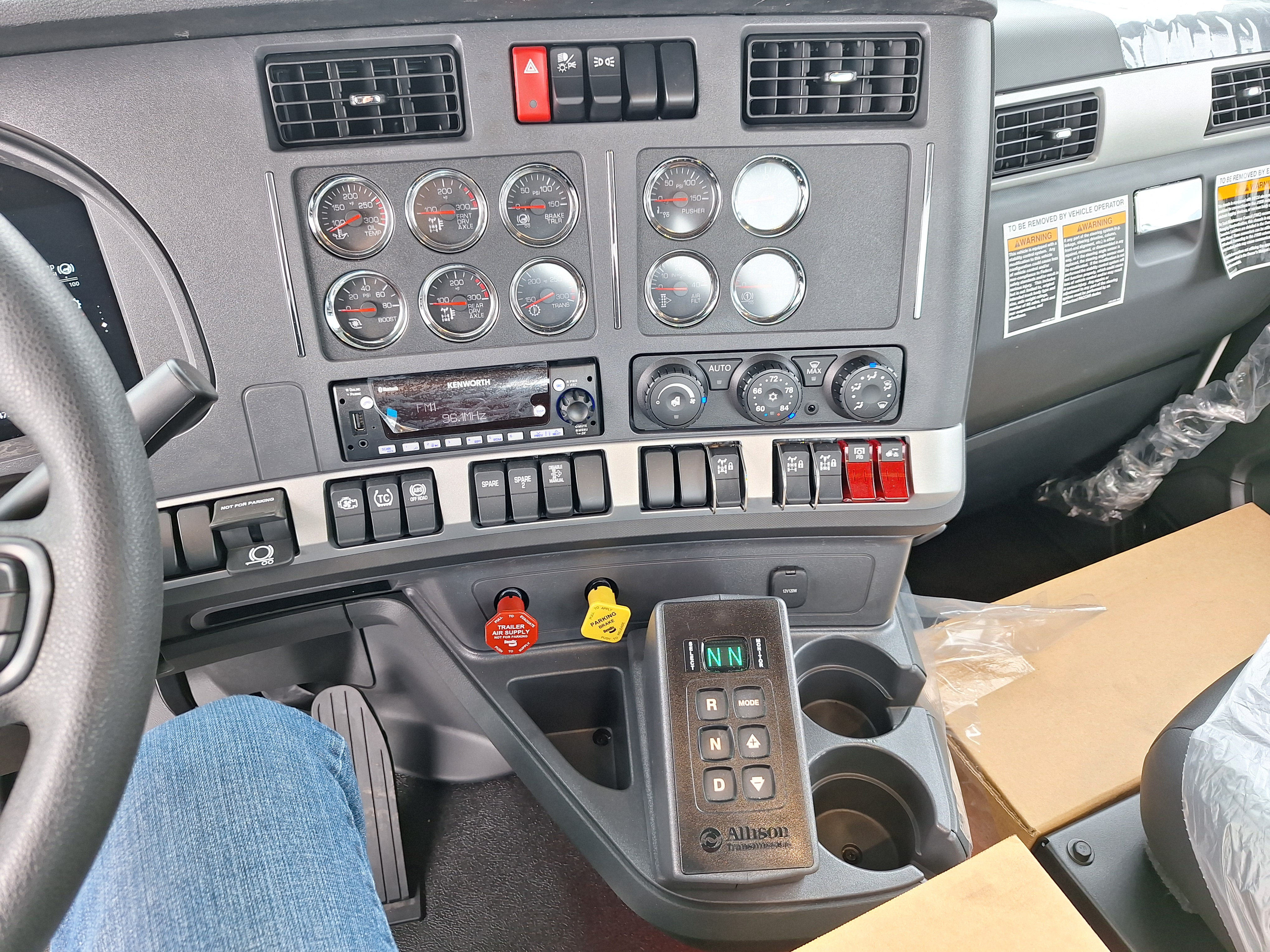 2025 Kenworth T880
