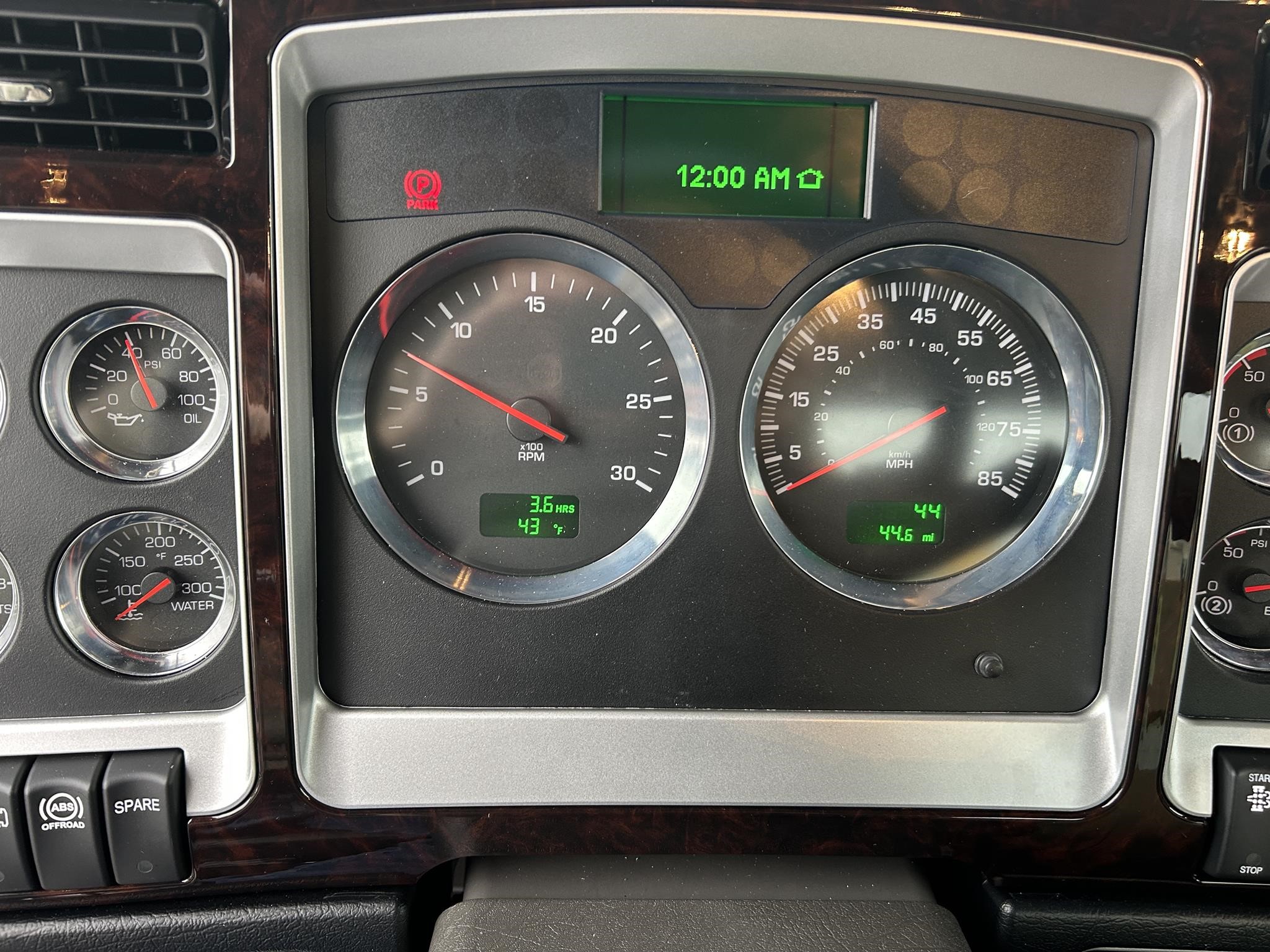 2025 Kenworth T800
