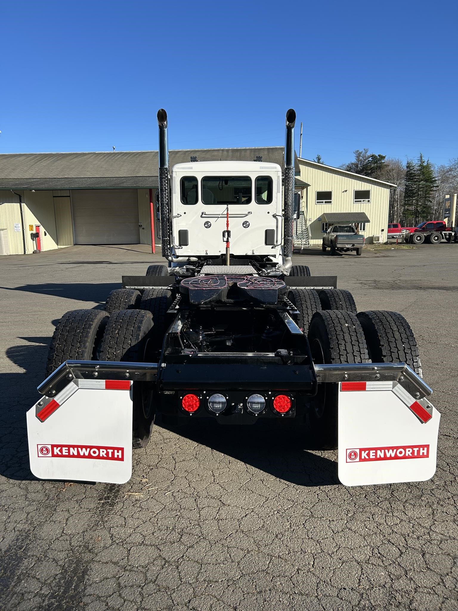 2025 Kenworth T880