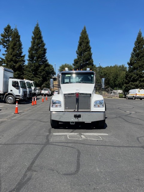 2027 Kenworth T880