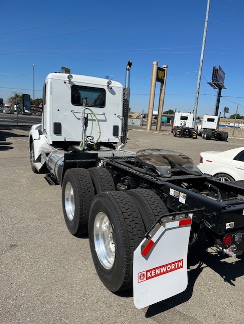 2024 Kenworth T880